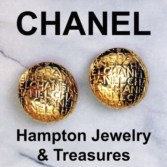 Chanel Monogram Vintage Gold Plated Clip-on Earrings in Mint Condition *signed* - Picture 12 of 16